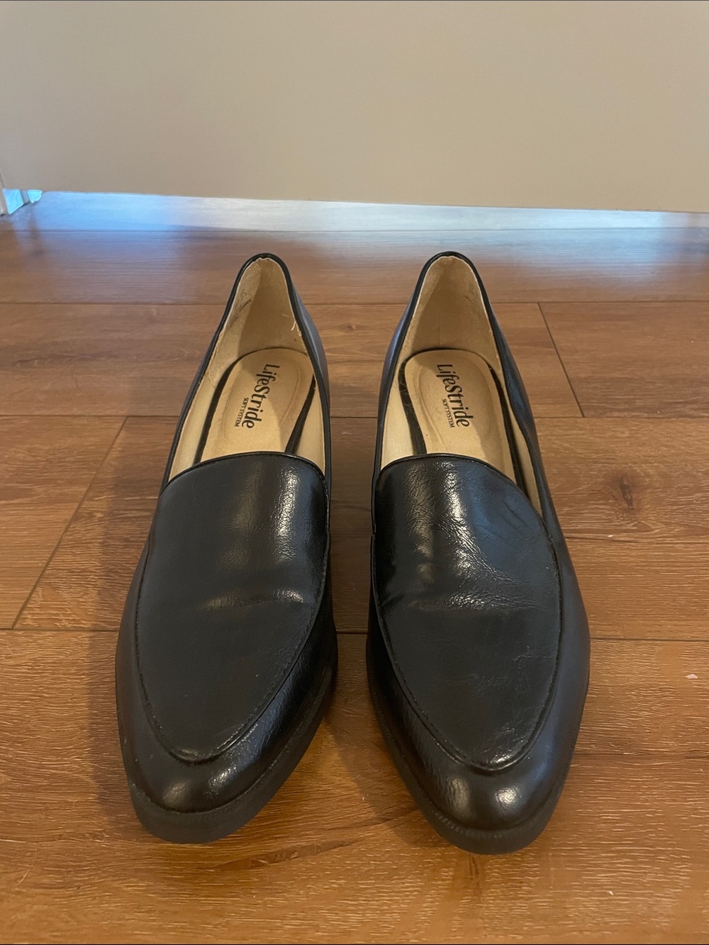 Life Stride Black Leather Pointed Toe Loafers